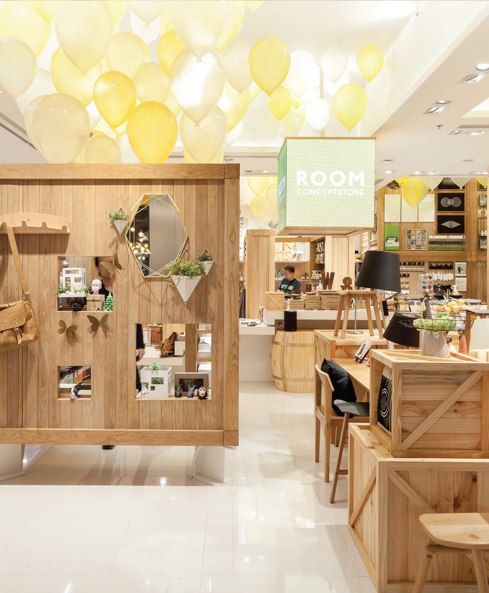 ROOM Concept Store, Emquartier